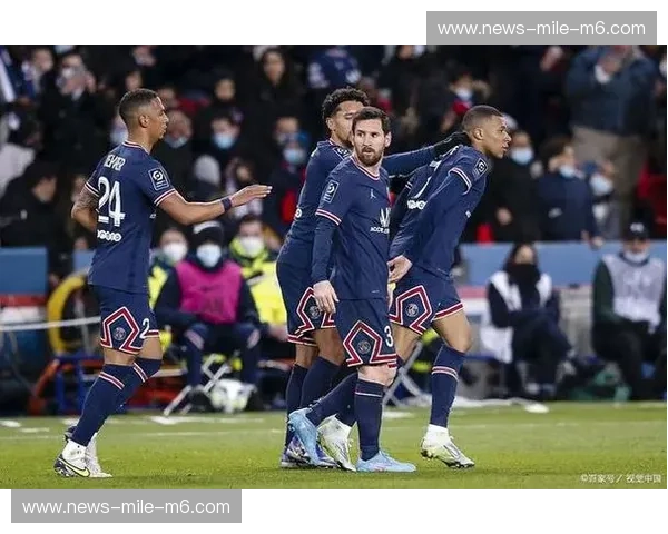 法兰西的矛盾美学：当里昂“狮王”撞上甘冈“小镇奇迹”